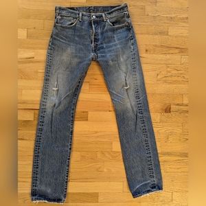 Classic Levi's 501 distressed button fly blue jeans 32x34